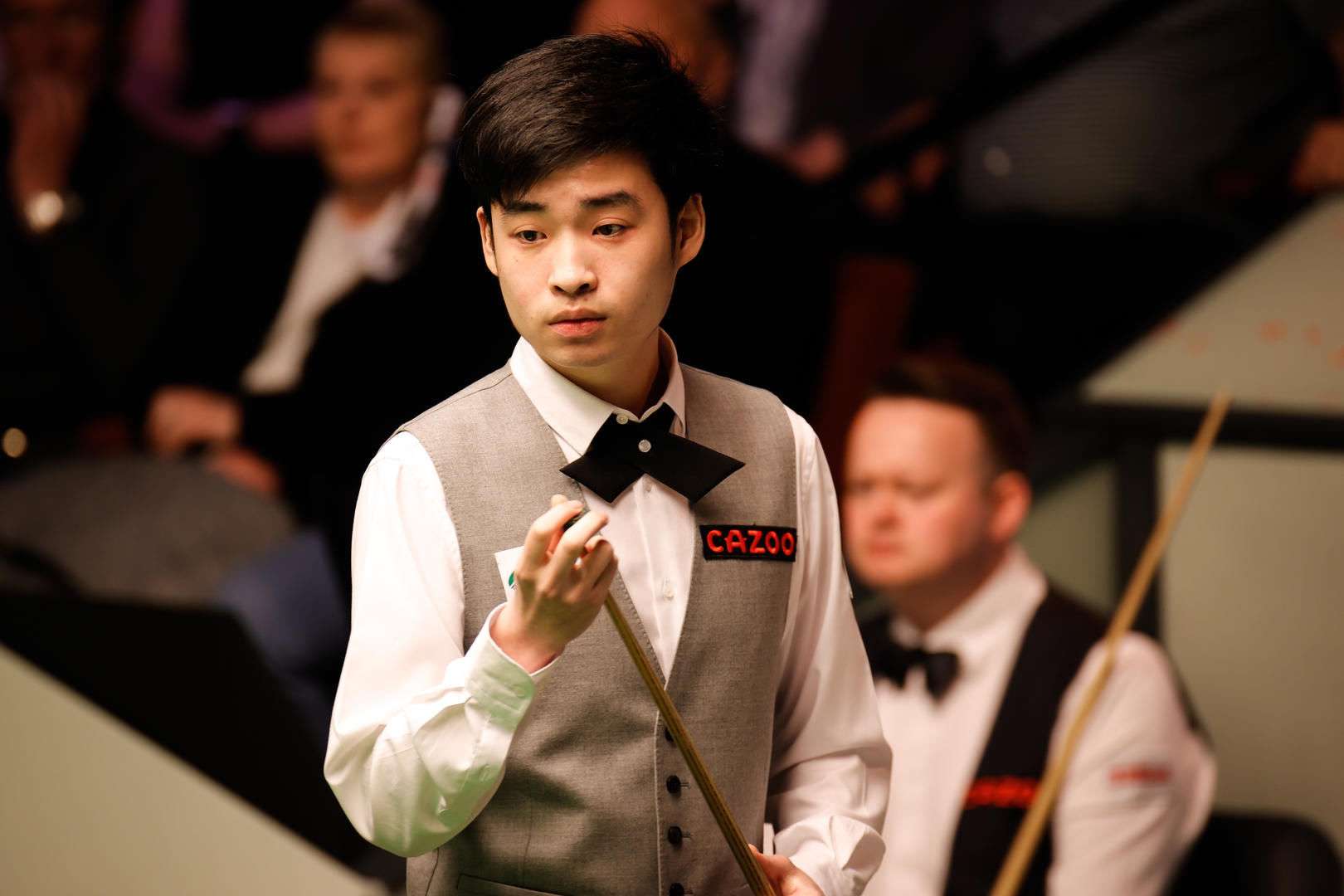 他通过参加 他通过参加